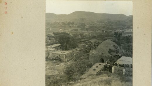 圆顶建筑丘陵风景.jpg