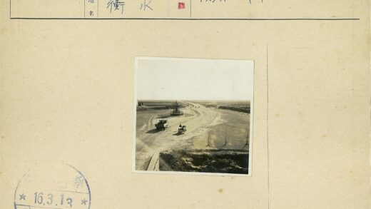 土路凉亭卡车马车栅栏景观.jpg