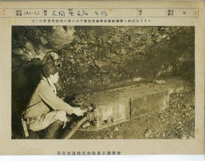 地下隧道重型机械施工.jpg