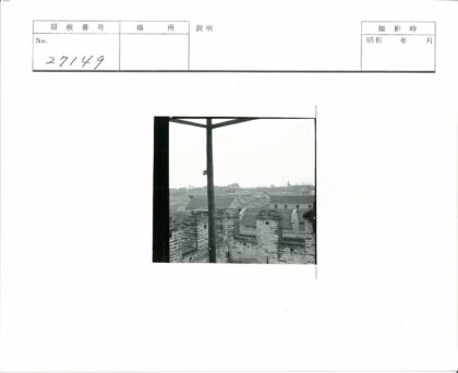 城市传统屋顶砖墙景观.jpg