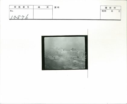 城市多层建筑与街道景观.jpg