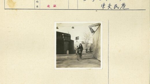 城市小路骑行与行人背景.jpg