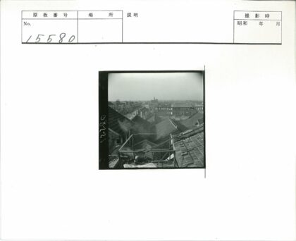 城市屋顶景观烟雾升起.jpg