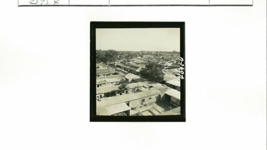 城市建筑群与绿树蓝天俯瞰.jpg