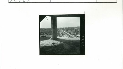 城市街景与远山风光.jpg