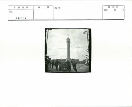 城市街景与马车运输.jpg