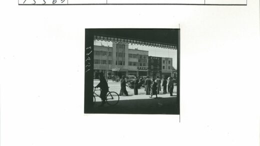 城市街景行人骑车建筑标志.jpg