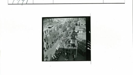 城市街道游行鸟瞰图.jpg