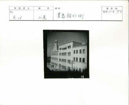 城市钟楼建筑街景.jpg