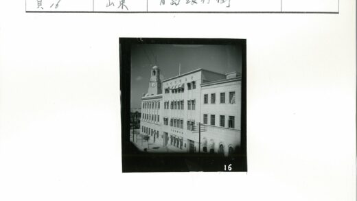 城市钟楼建筑街景.jpg