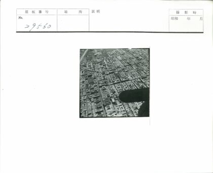 城市鸟瞰图与街道建筑.jpg