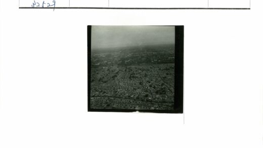 城市鸟瞰建筑群与街道景观.jpg