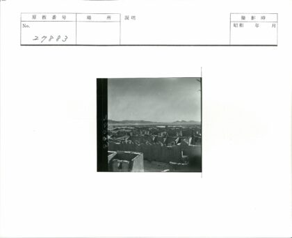 城镇建筑与山水远景.jpg