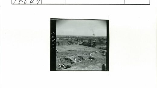 城镇建筑群与烟囱景观.jpg