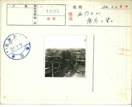 城镇街景建筑行人晴朗天空.jpg