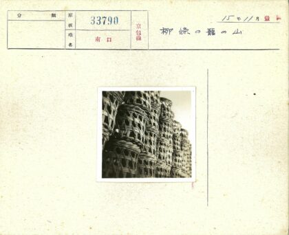 堆叠编织篮子特写.jpg