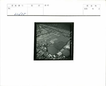 堤岸分隔水体城市鸟瞰图.jpg