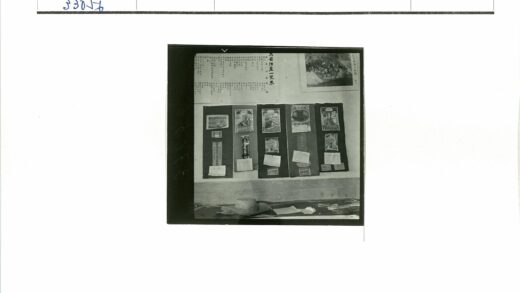 墙上展示板与编织帽桌面.jpg