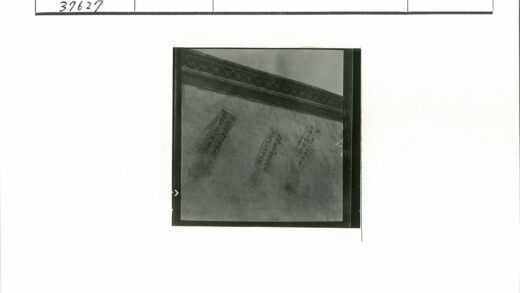 墙上未知文字装饰墙照片.jpg
