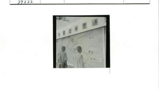 墙上汉字地图展示地点路线.jpg