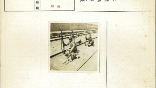士兵与军犬铁路巡逻.jpg