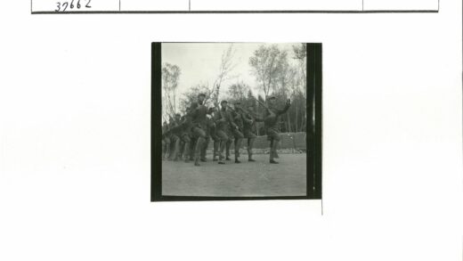 士兵冬季行军训练实拍.jpg