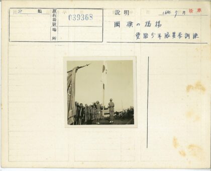 士兵列队升旗仪式户外场景.jpg