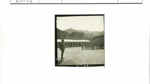 士兵列队堡垒监督.jpg
