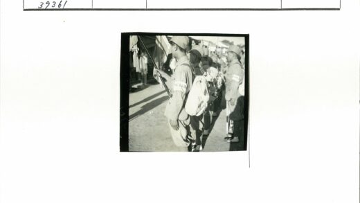 士兵列队持枪背包训练.jpg