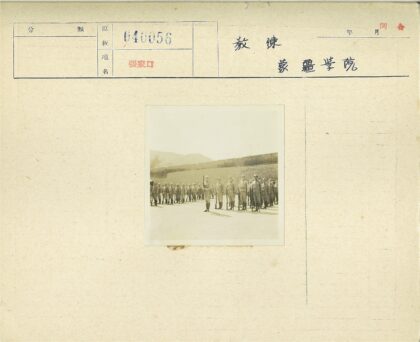 士兵列队持枪训练.jpg