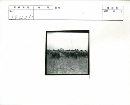 士兵列队旗杆大树背景.jpg