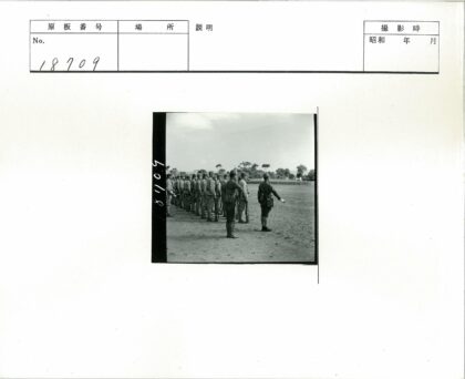 士兵列队检阅战场实景.jpg