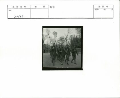 士兵列队行进冬季训练.jpg