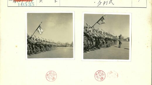 士兵列队行进历史建筑背景.jpg