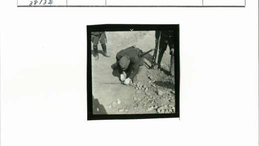 士兵剪电线战时场景.jpg