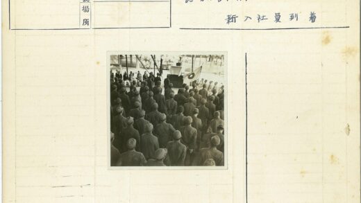 士兵参加户外仪式现场.jpg