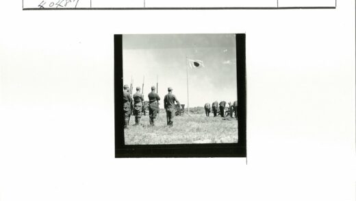 士兵国旗前行礼仪式.jpg