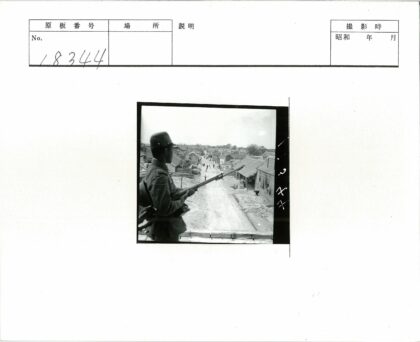 士兵守卫村庄街道历史场景.jpg