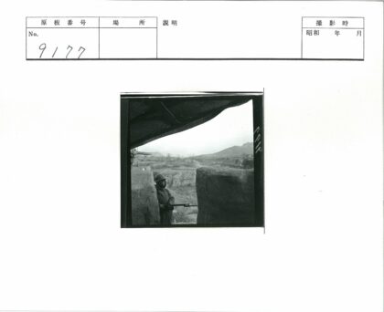 士兵守望田野与远山.jpg