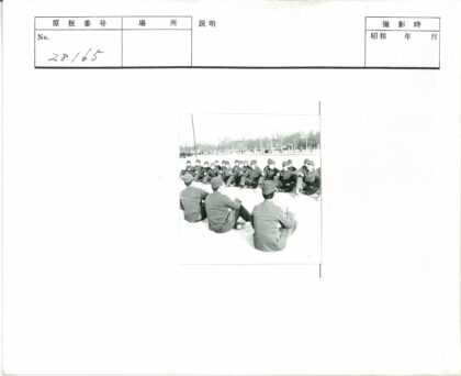 士兵户外围坐训练场景.jpg