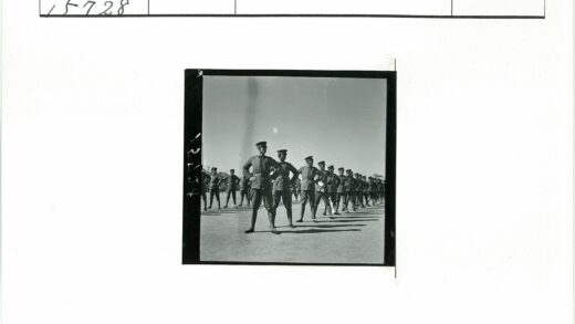 士兵户外训练历史照片.jpg