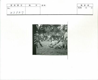 士兵树下听训历史影像.jpg