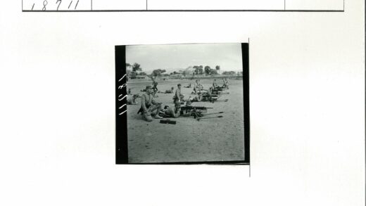 士兵沙地操作重机枪训练.jpg