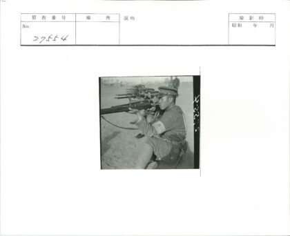 士兵沙地步枪训练.jpg