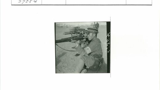 士兵沙地步枪训练.jpg