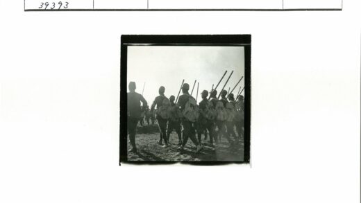 士兵沙地行军训练.jpg