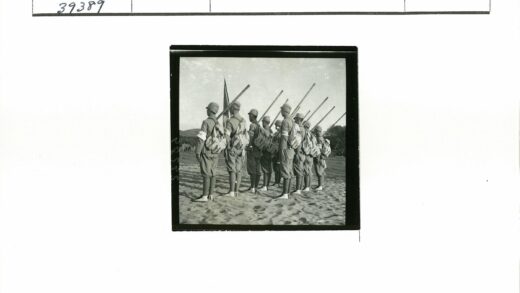 士兵沙地行军训练.jpg