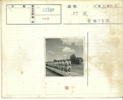 士兵沿铁轨行军训练实景.jpg