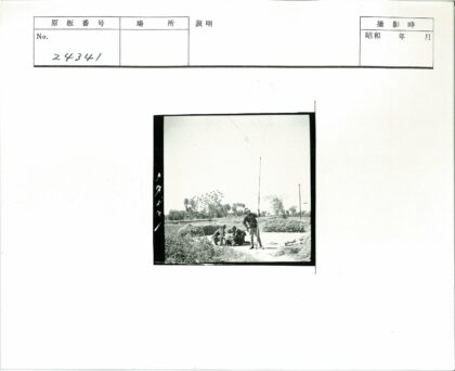 士兵田野检查战地设备.jpg