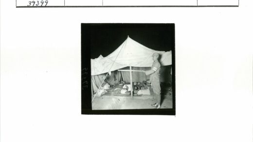 士兵站岗帐篷休息场景.jpg